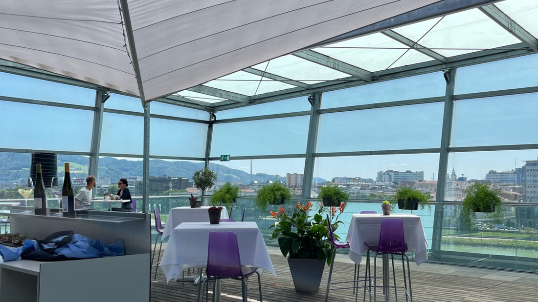 Restaurant mit Ausblick über die Donau