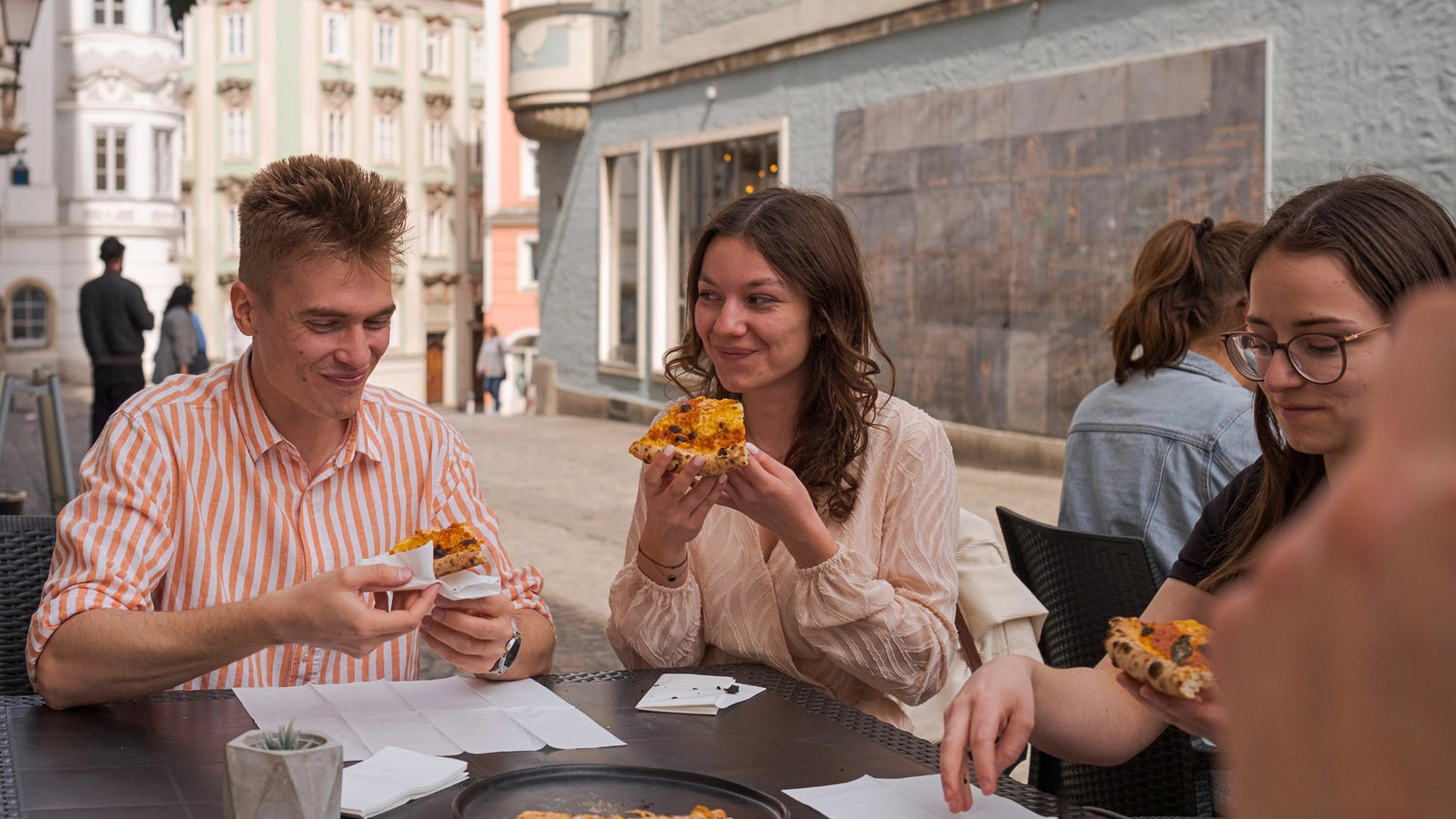 Linzer Food Rallye mit Freunden durch Linz kosten